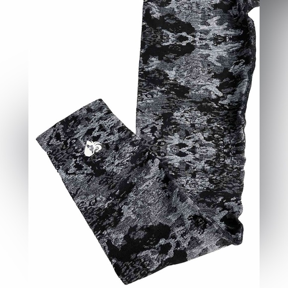 Women’s Best Camo Seamless Leggings Size Medium High-Waisted - Picture 4 of 11
